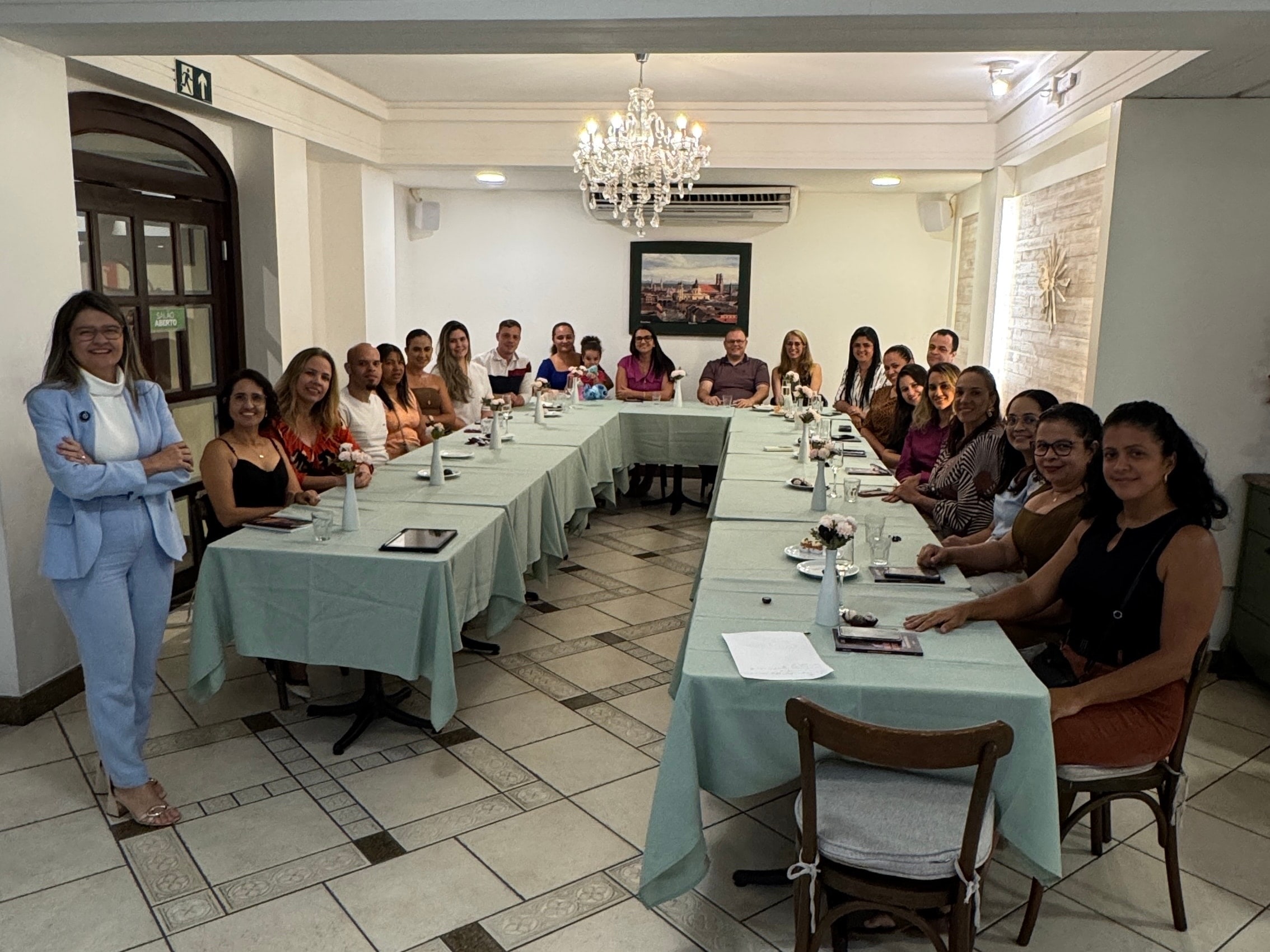 Janaina conduzindo formação em Acreditação ONA, registro 11 de 14